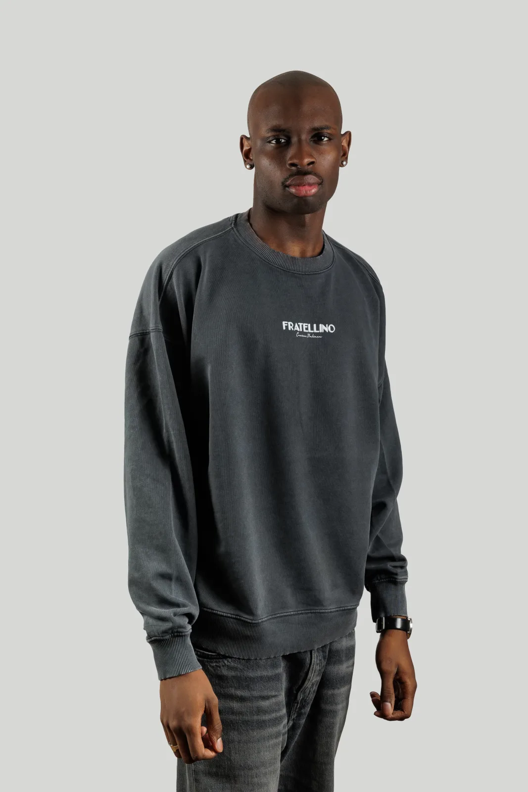 Sudadera Ornamento Fratellino negra vintage, puesto de frente