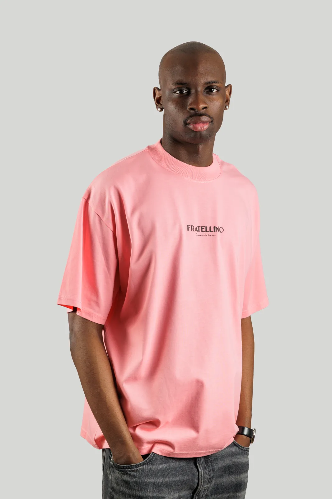 T-shirt San Valentino Fratellino rosa, indossato di fronte