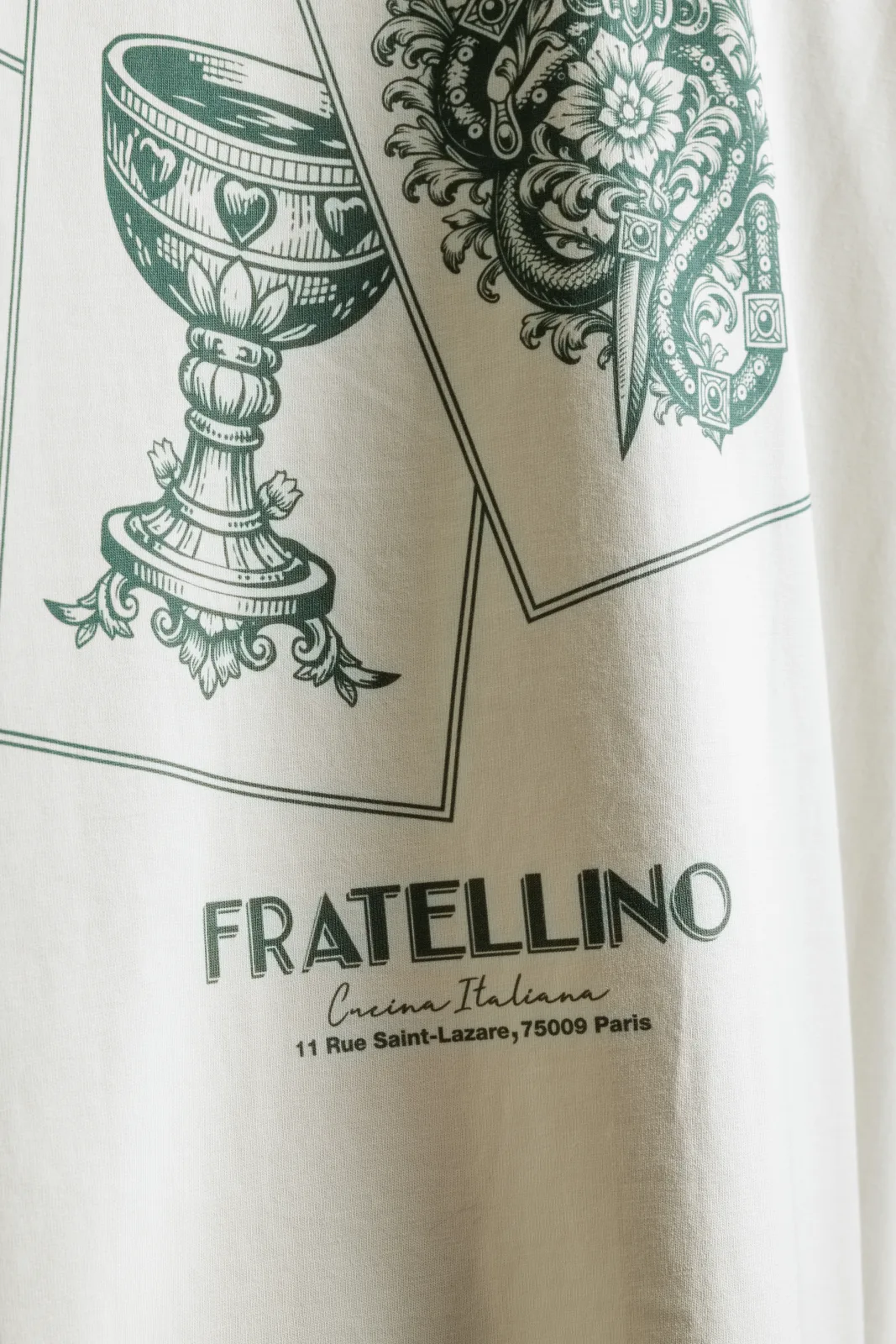 Camiseta Scopa Quattro color crema, detalle del estampado posterior