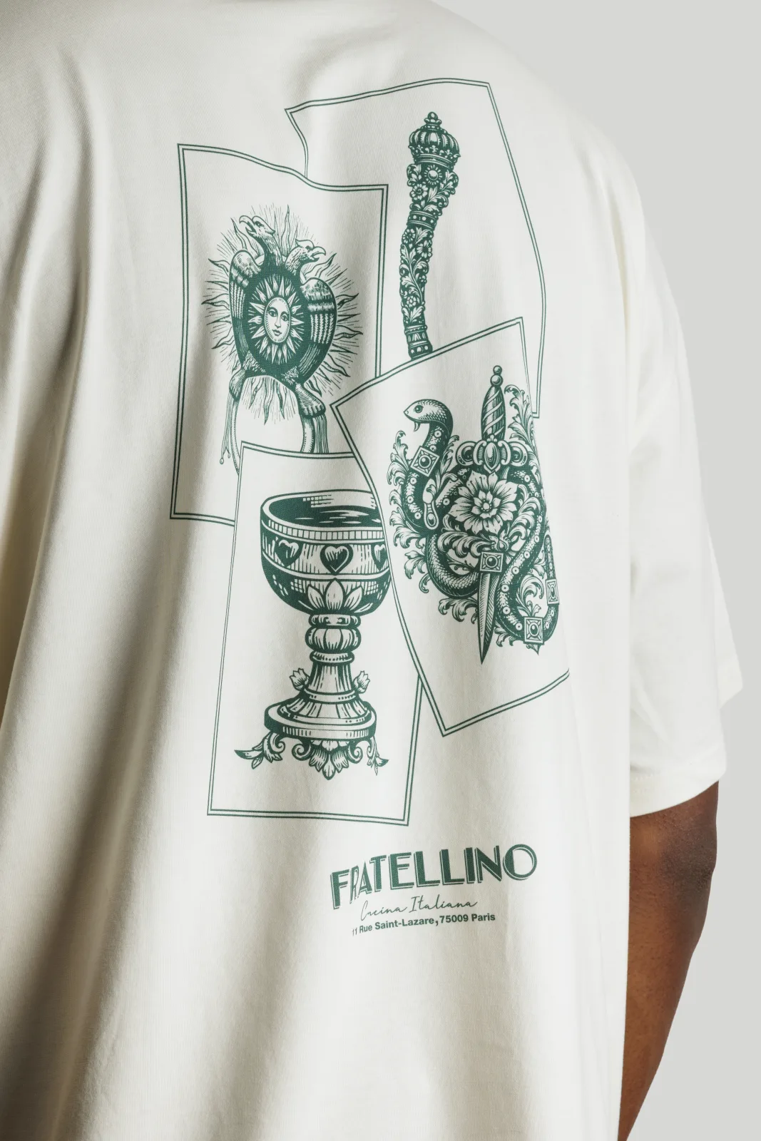 Camiseta Scopa Quattro color crema, detalle del estampado posterior