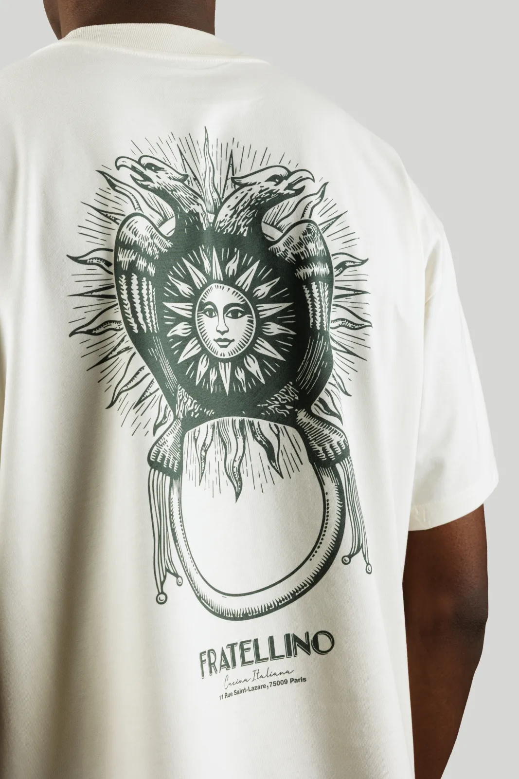 T-shirt Scopa Solare color crema, dettaglio della stampa posteriore