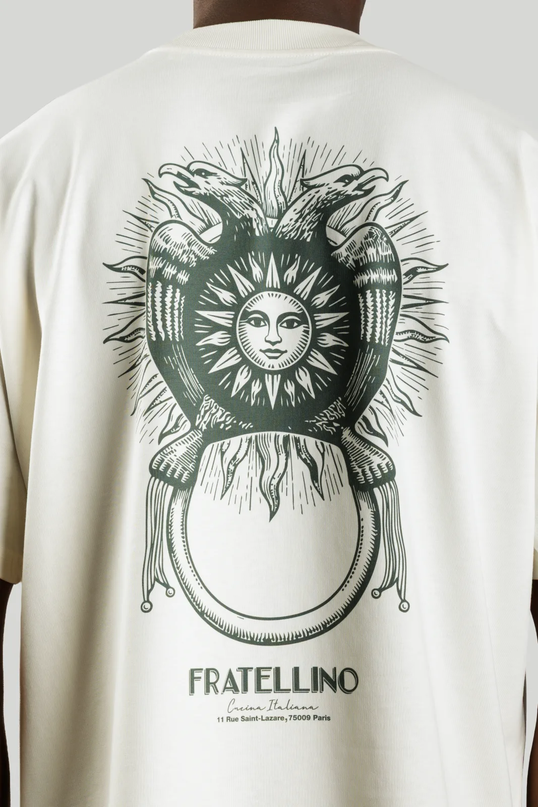 T-shirt Scopa Solare color crema, dettaglio della stampa posteriore