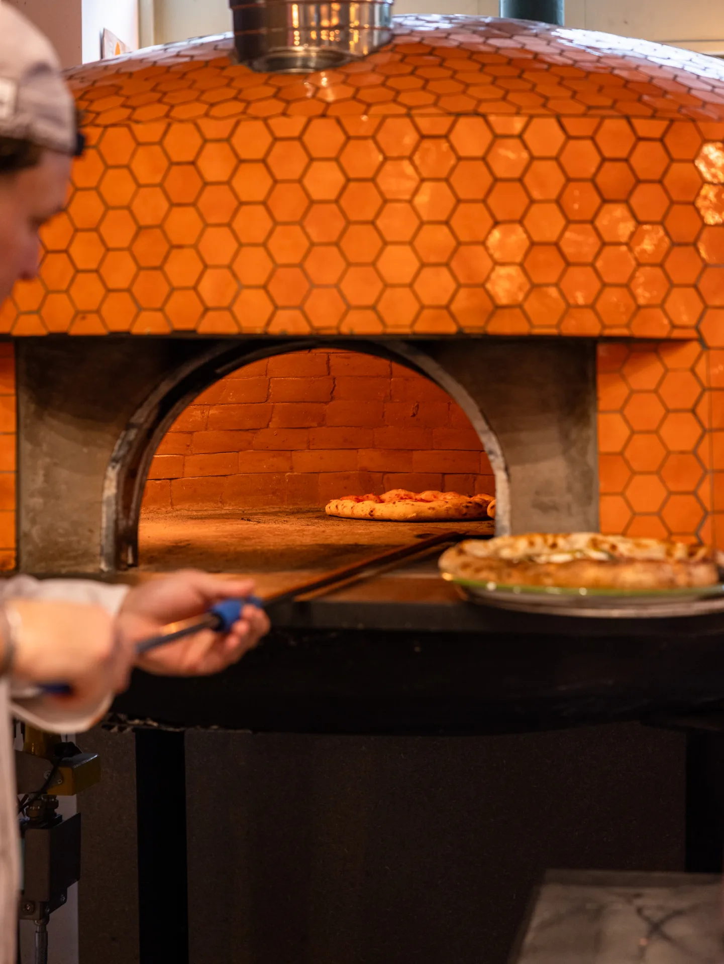 Cottura delle pizze nel forno Fratellino