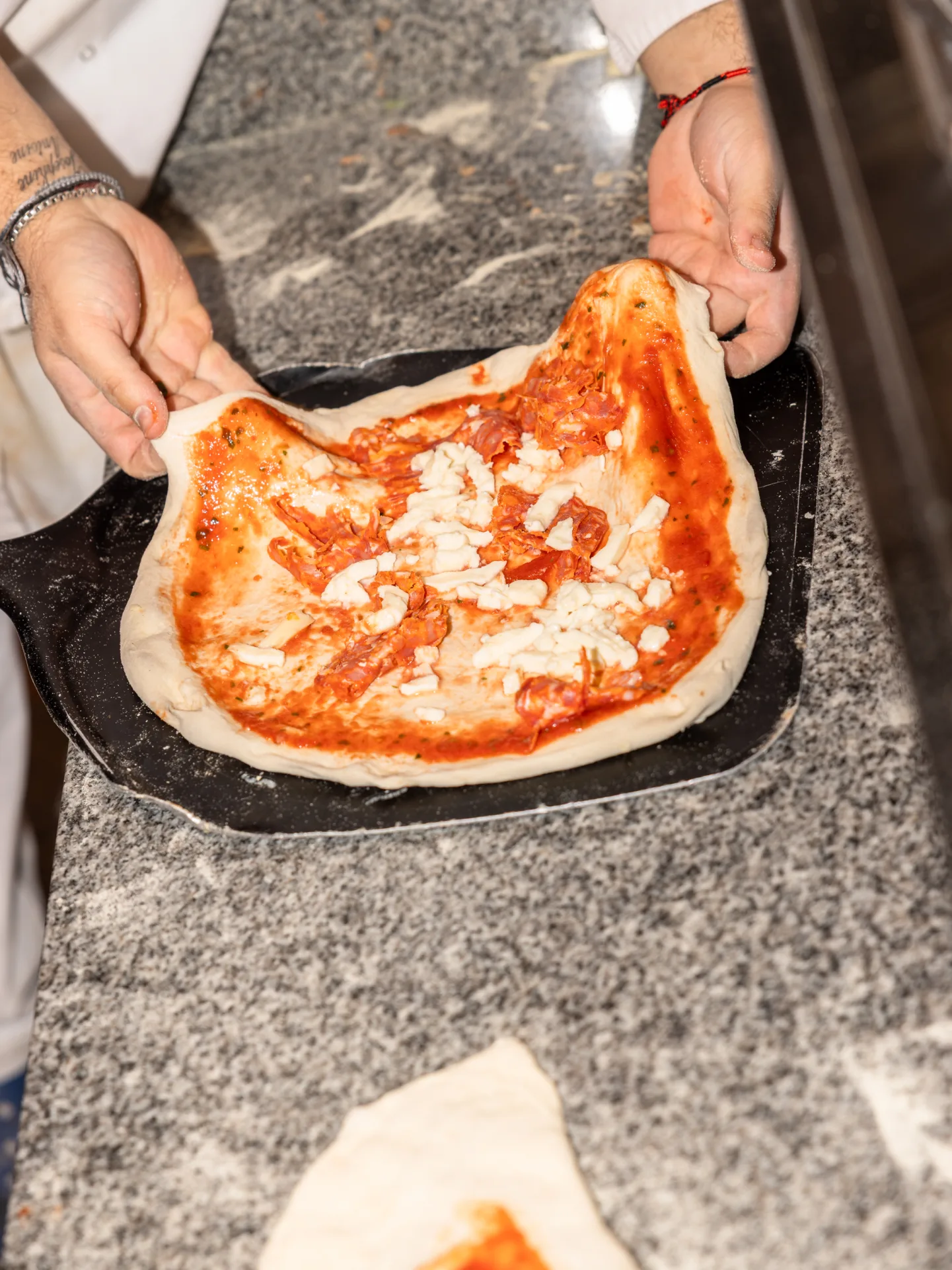 Una pizza pronta per il forno
